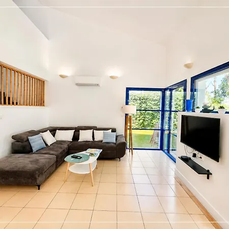 Premium, Climatisee, Piscine Chauffee, A Pied *